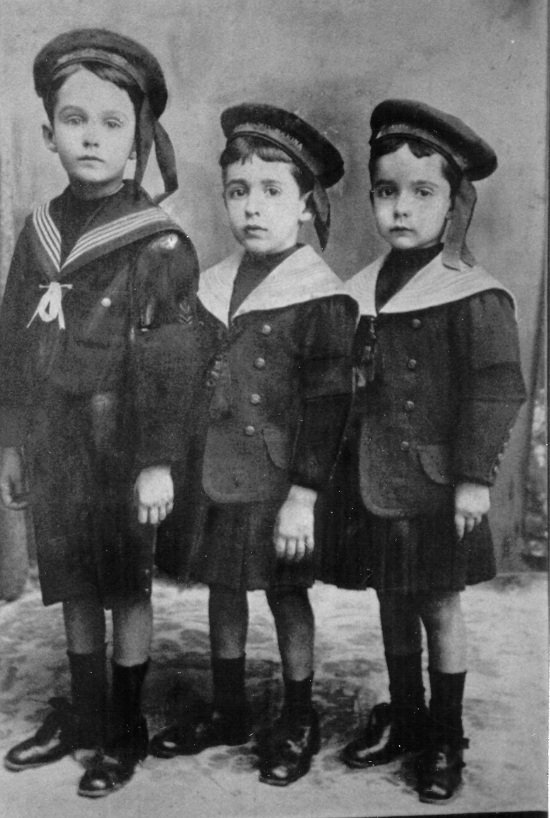 Os trs filhos mais velhos do Tenente Francisco de Assis Belard da Fonseca - Francisco, Antnio e Fernando, c. 1912